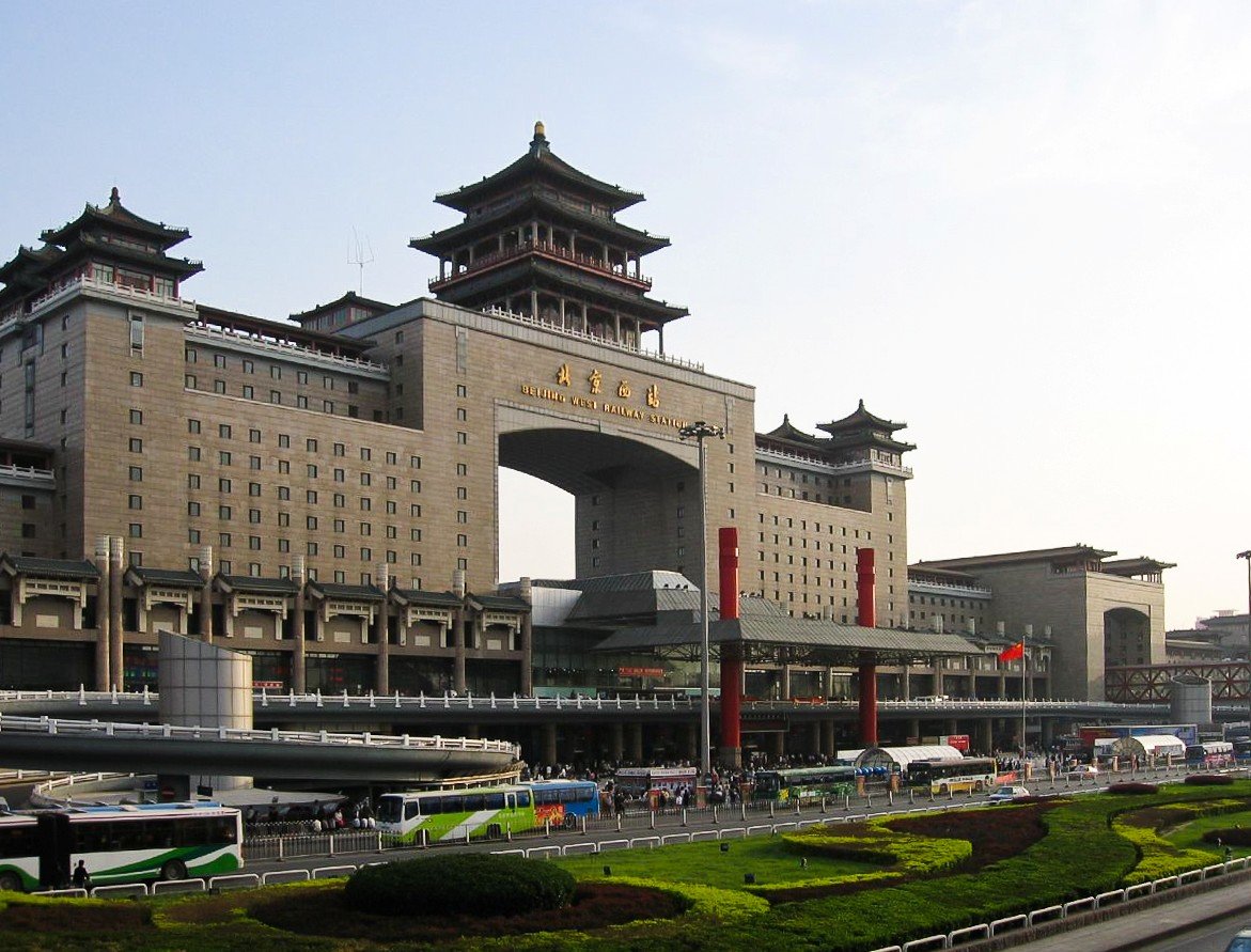 Best apps for China travel: official high-speed train station entrance